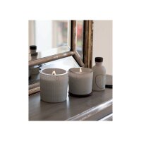 Duftkerze im Glas mit Holzdeckel von Räder Design dekorativ arrangiert
