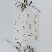 Schwammtuch mit Kaninchen Motiv dekorativ arrangiert