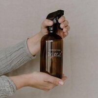 Braune Sprühflasche mit Text Desinfektionsmittel von...